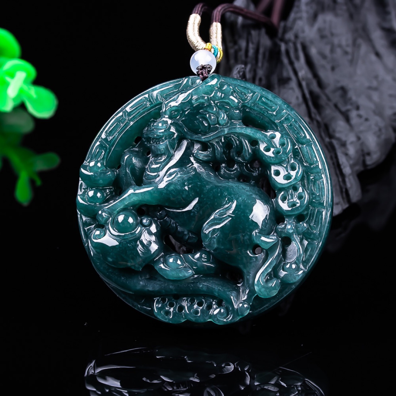 Vintage Necklace - ビルマ翡翠ドラゴンペンダント宝石本物の翡翠のギフト女性のためのネックレスチャームヴィンテージファッションアクセサリー高級