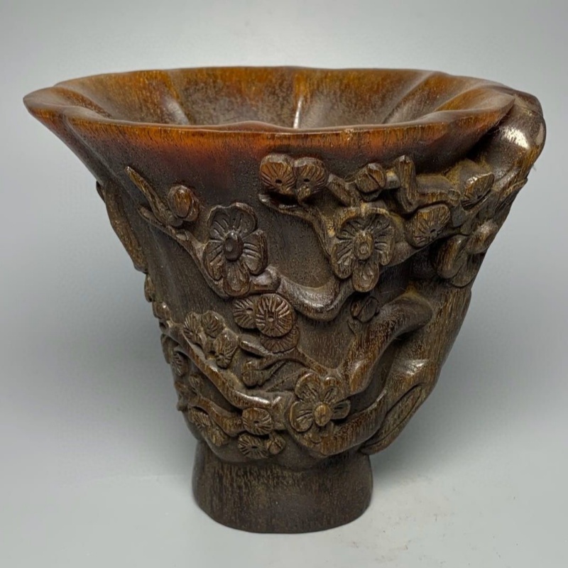 Collectible Vintage Wine - ヴィンテージコレクション天然牛角ワインカップ - 中国の伝統的な梅の花のレリーフ彫刻が施された角製ボウル、フォークアートの飲料用具