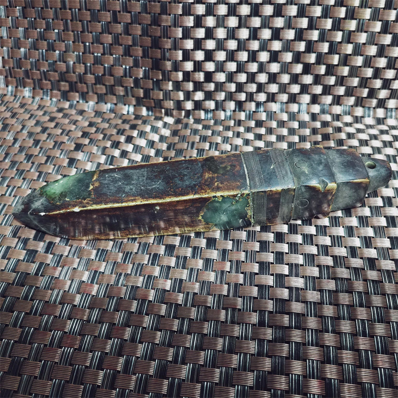 Collectible Vintage Tools - 古代中国の正方形の翡翠の彫刻刀が発見されました。ヴィンテージの製作ツール、収集価値のある考古学的アイテム、石の道具。