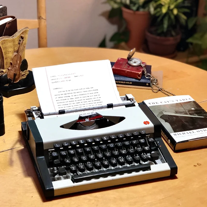 ドイツ製ヴィンテージ機械式タイプライター レトロ オリンピア - Collectible Vintage Tools のレビューと価格