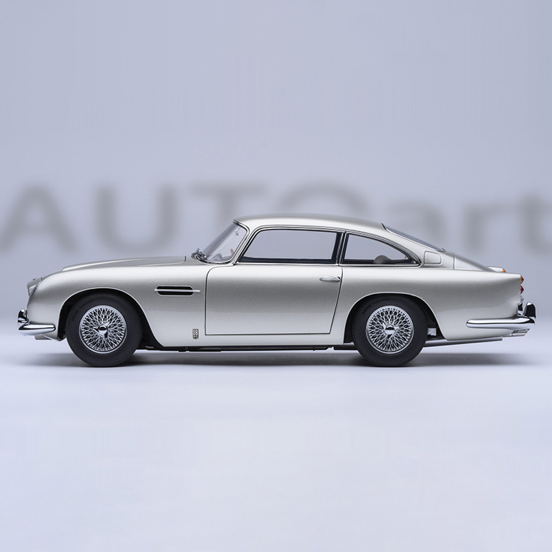 AUTOart 1:18 スケールダイキャスト合金アストンマ - Vintage Collectible Classics のレビューと価格