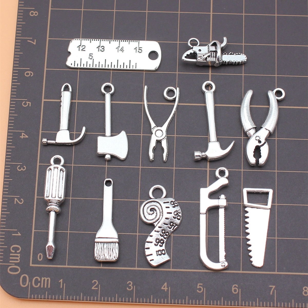 12個のアンティークシルバーカラーツール、ブラシ、ハンマー、 - Collectible Vintage Tools のレビューと価格